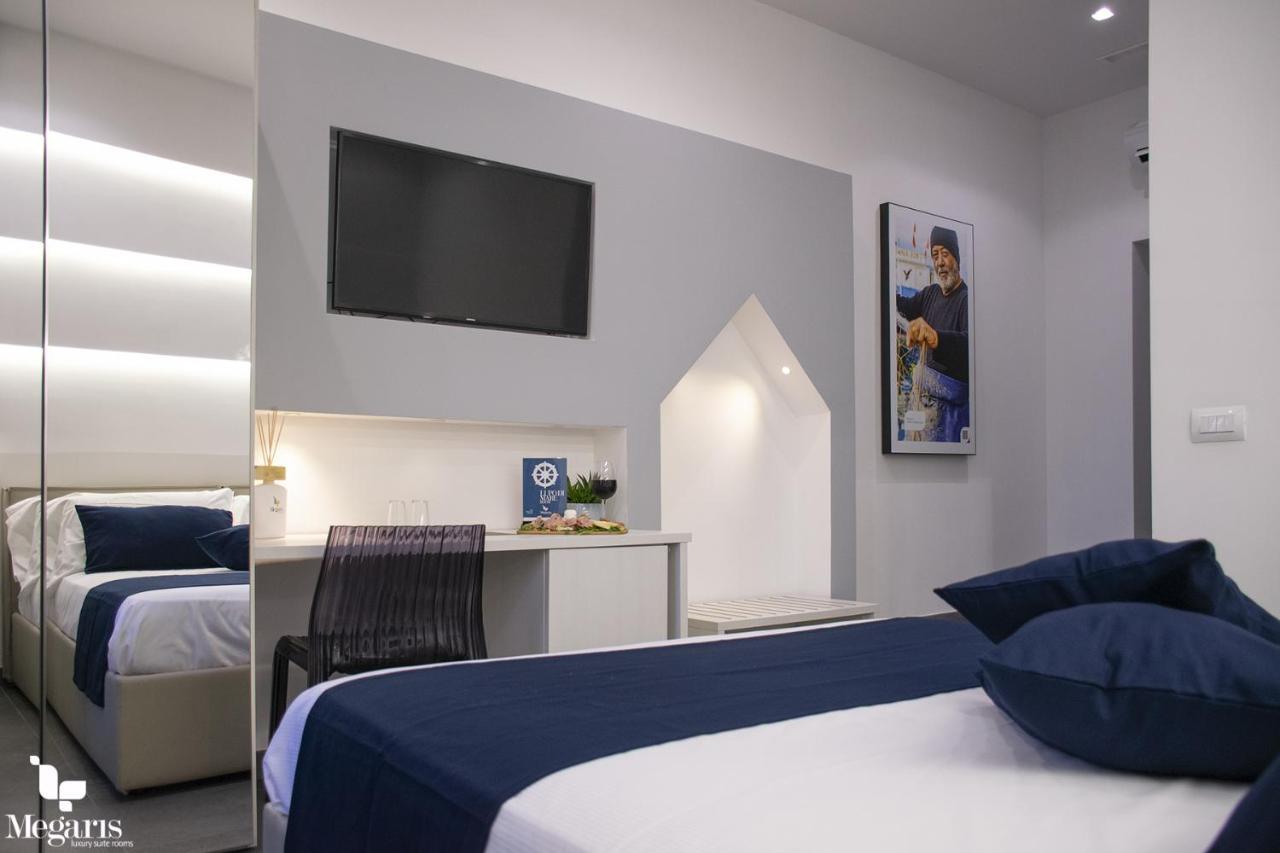 Megaris Luxury Suite Rooms Napels Buitenkant foto