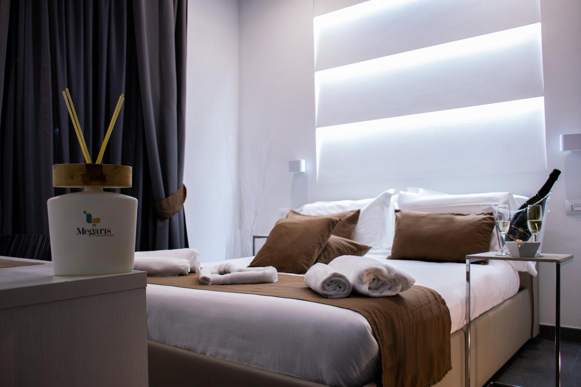 Megaris Luxury Suite Rooms Napels Buitenkant foto