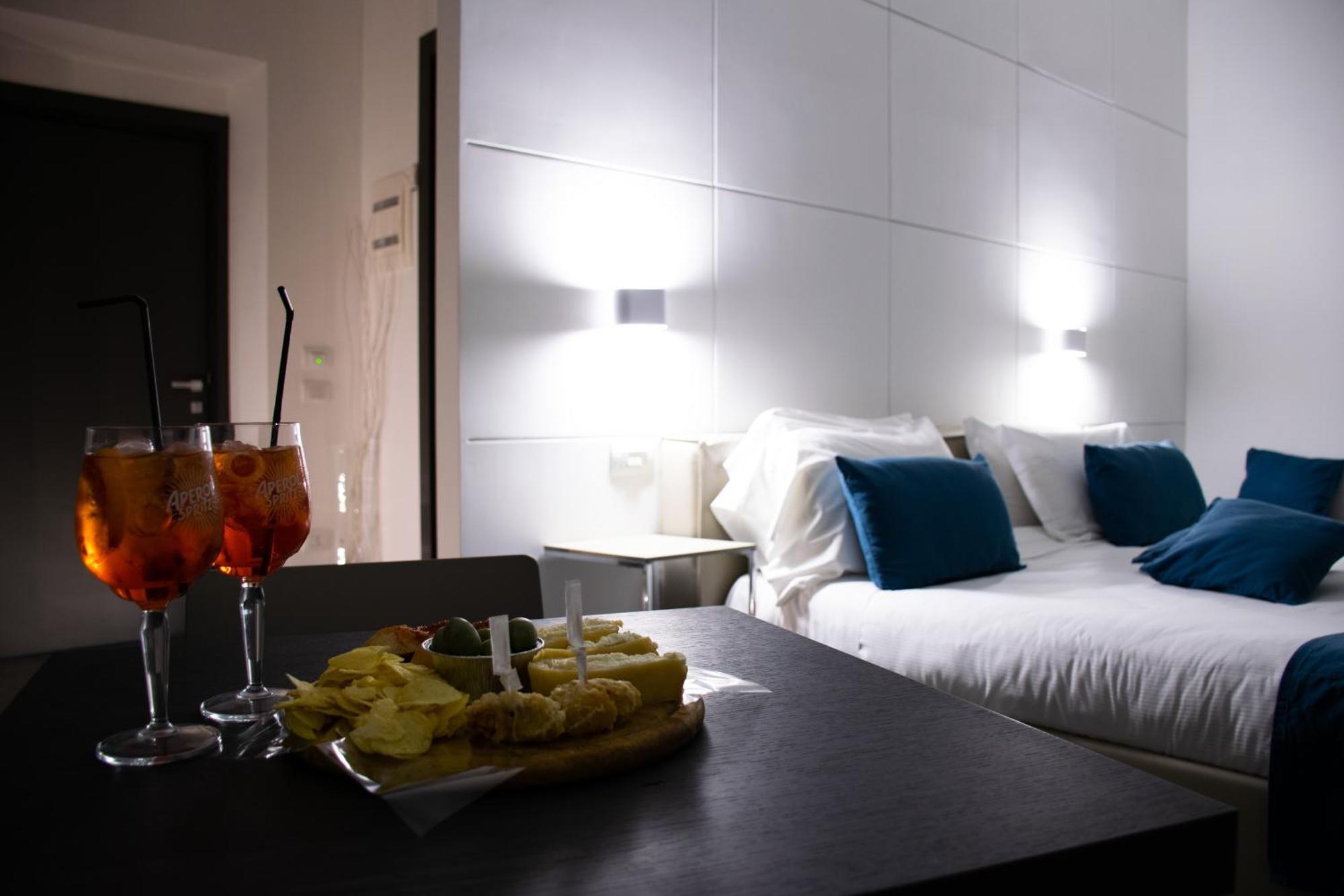 Megaris Luxury Suite Rooms Napels Buitenkant foto